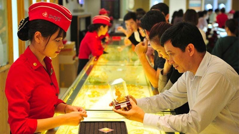 Cách mua vàng vía Thần Tài giúp may mắn cả năm